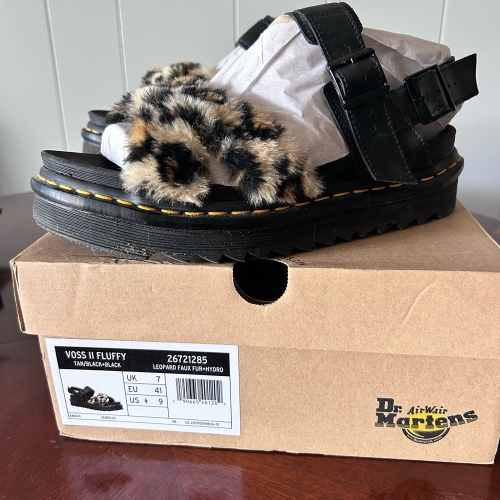 Dr. Martens Voss II Fluffy Faux Furry Leopard Cheetah Platform Sandals Shoes 9